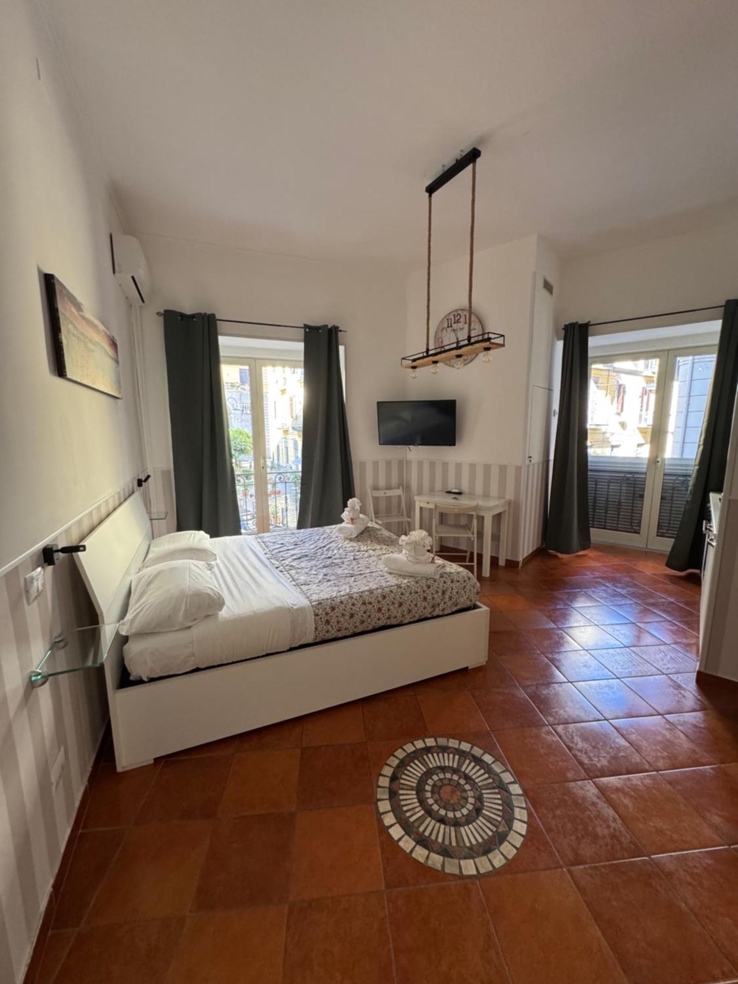 Naporà Naples